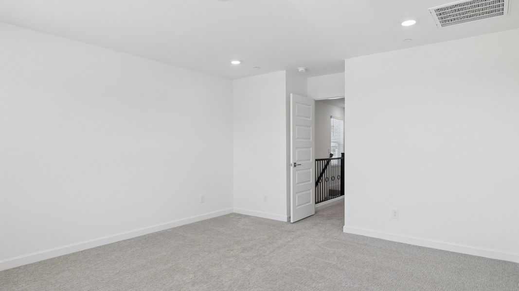 Spacious, unfurnished interior of a new home in The Buttes at Mystic, Peoria (Image 30).