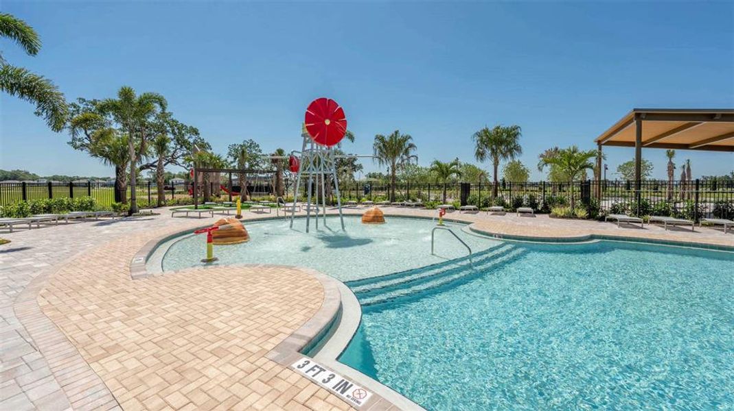 Community amenities in Oakfield Lakes, Parrish (Image 8).
