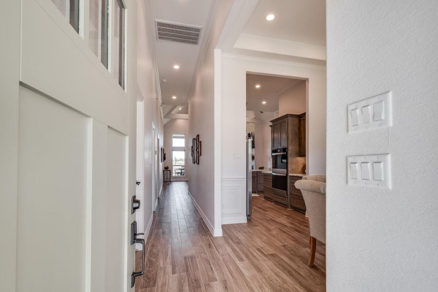 Spacious, unfurnished interior of a new home in , Anahuac (Image 22).