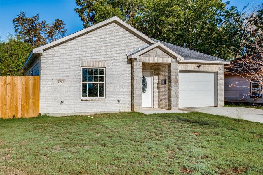 Similar home: Ranch-style home featuring a front yard