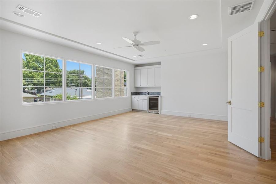 Spacious, unfurnished interior of a new home in , Dallas (Image 24).