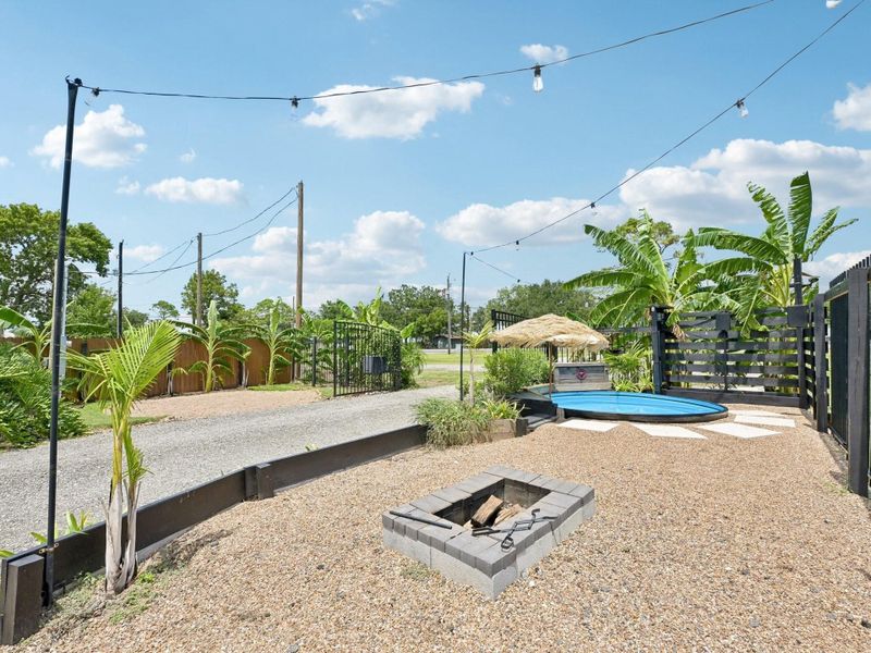 Community amenities in , Bacliff (Image 20).