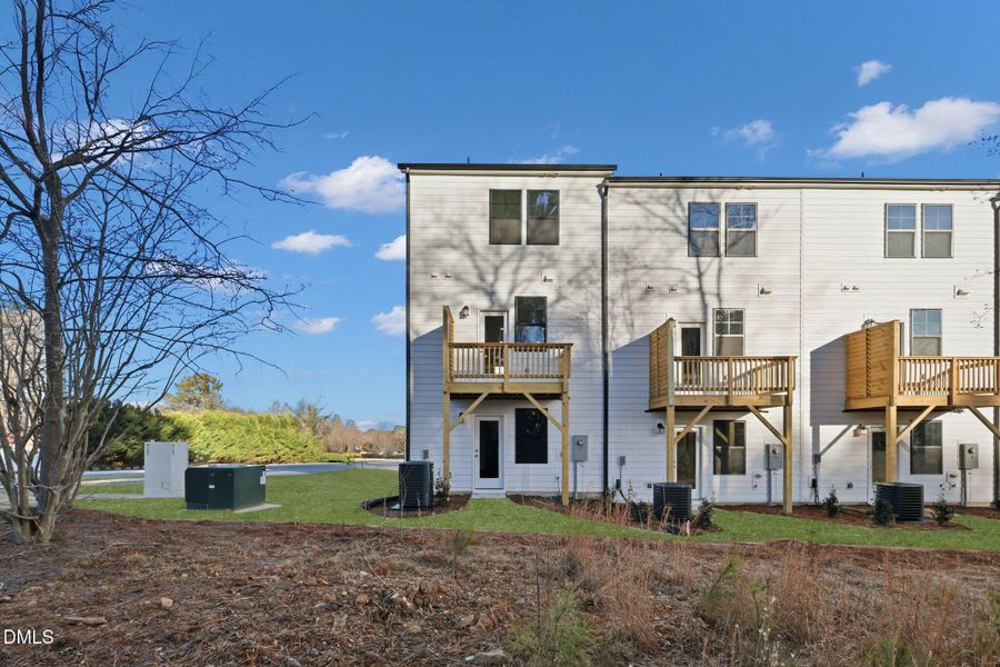 SUN_ElmGrove_Pic_Wyatt_QMI_31_Back_1of1