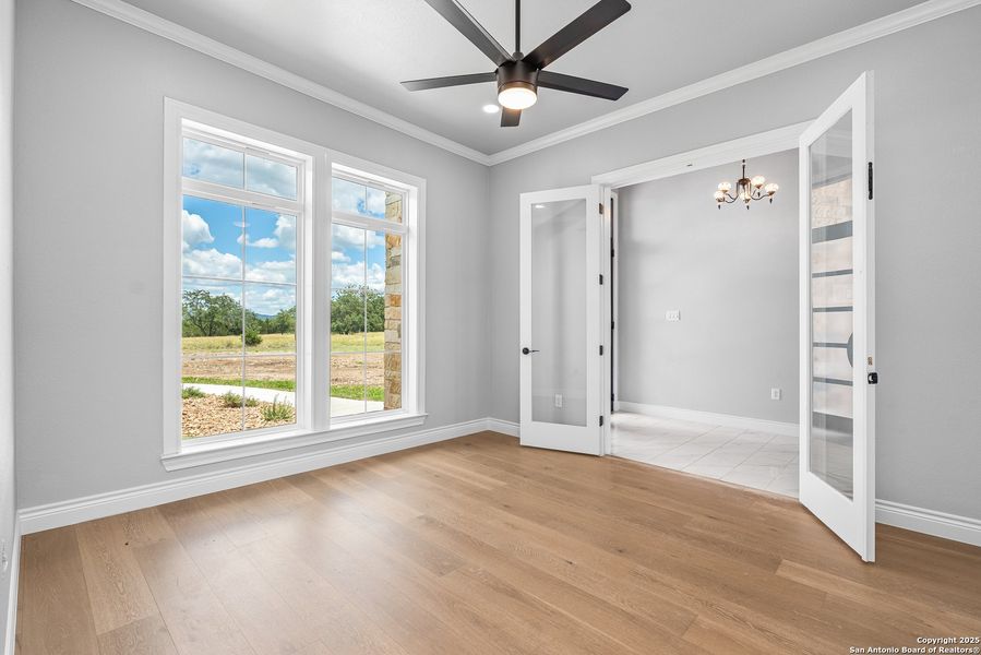 Spacious, unfurnished interior of a new home in , Bandera (Image 28).