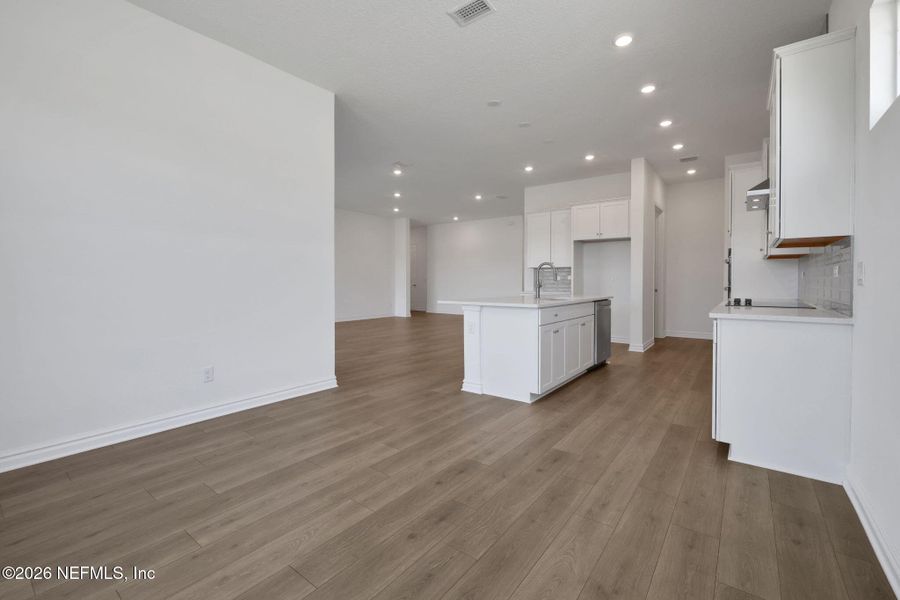 Spacious, unfurnished interior of a new home in Veranda Bay, Flagler Beach (Image 48).