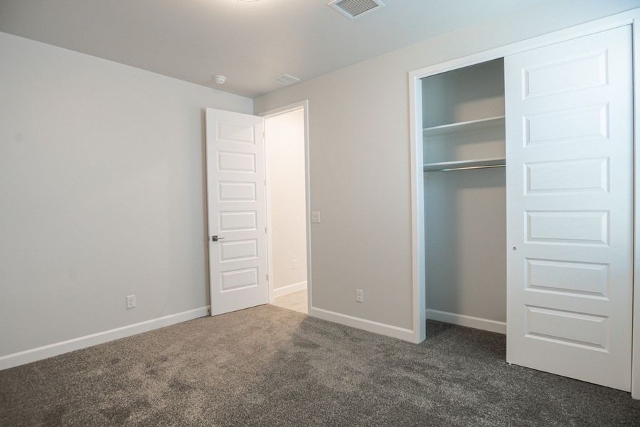 Spacious, unfurnished interior of a new home in Paseo Del Este, El Paso (Image 27).
