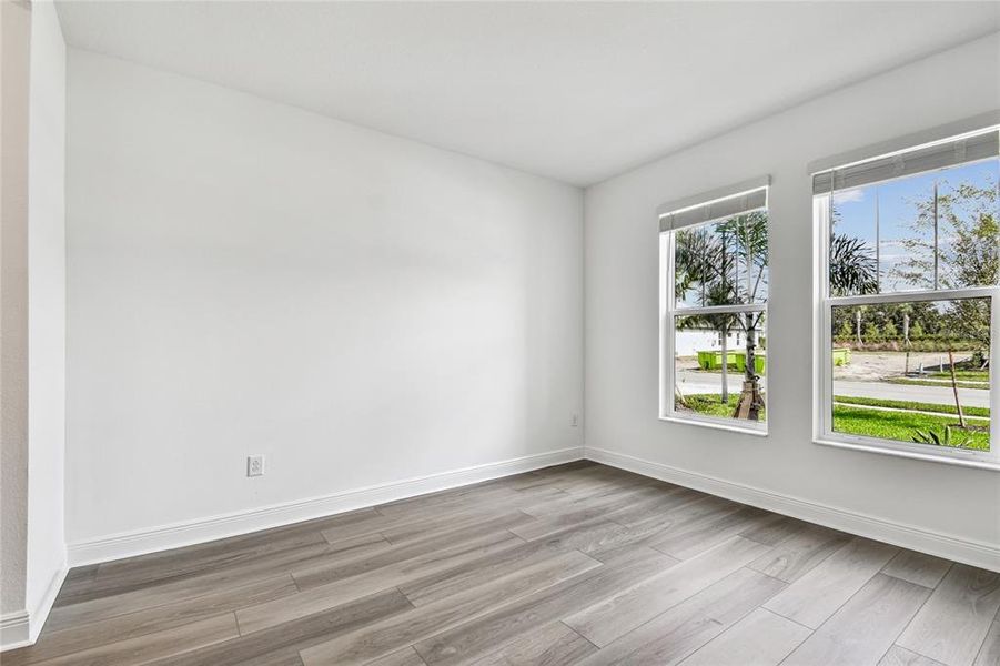 Spacious, unfurnished interior of a new home in Hawkstone, Sarasota (Image 13).