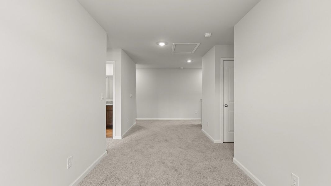 Representative unfurnished interior of a home built from the Green by D.R. Horton in Aurora Creek, Dallas (Image 22).