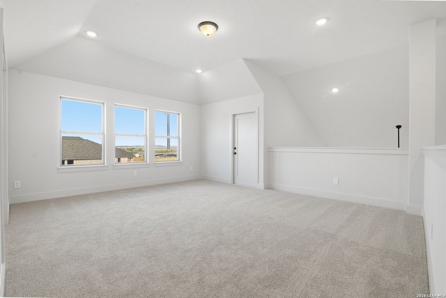 Spacious, unfurnished interior of a new home in Haby Hill 50s, San Antonio (Image 29).