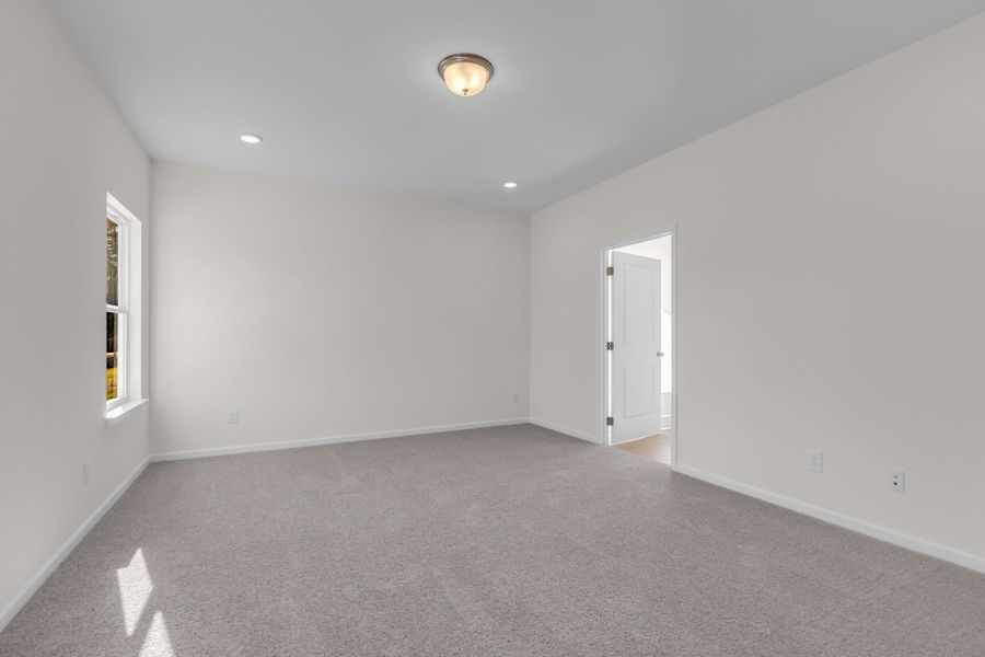 Spacious, unfurnished interior of a new home in Hampshire Hills, Columbia (Image 21).