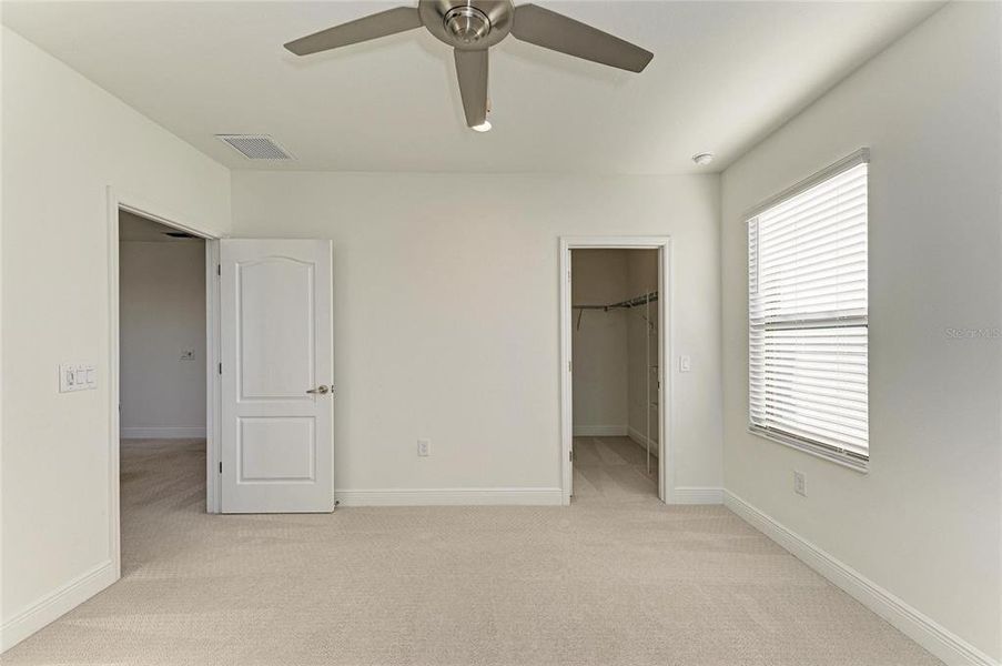 Spacious, unfurnished interior of a new home in , Sarasota (Image 39).