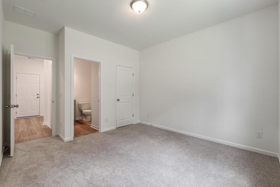 Spacious, unfurnished interior of a new home in Oakley Pointe, Moncks Corner (Image 32).