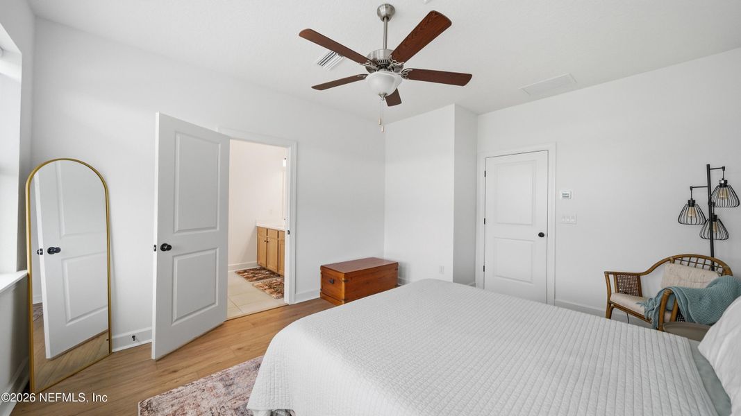 Furnished interior view inside a new home in Seven Pines 40' Front Entry, Jacksonville (Image 47).
