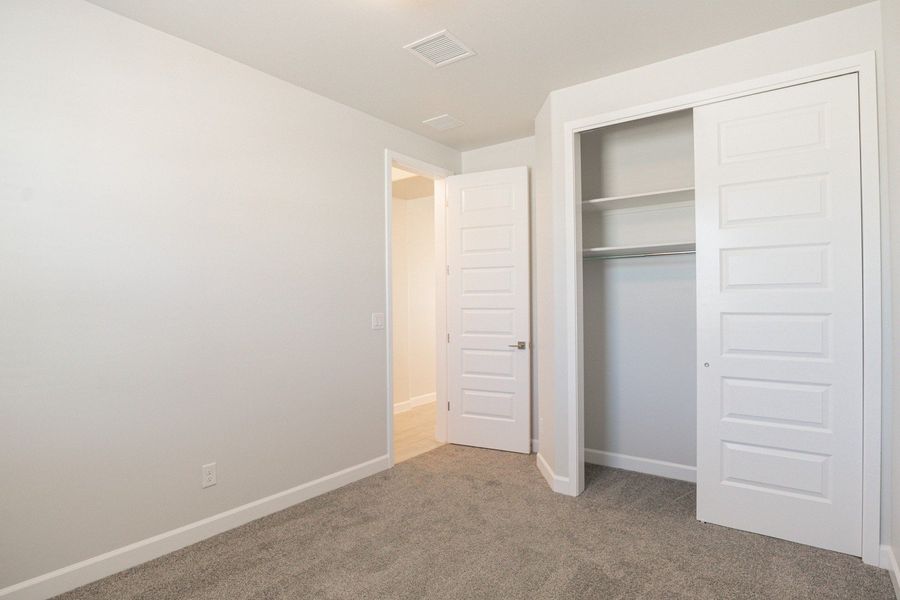 Spacious, unfurnished interior of a new home in Paseo Del Este, El Paso (Image 22).