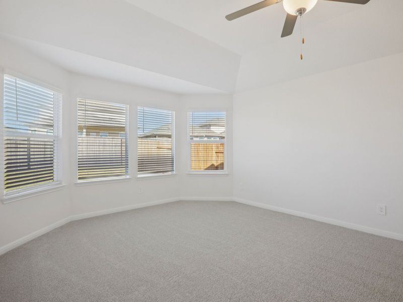 Spacious, unfurnished interior of a new home in Big Sky Ranch - Reserve Collection, Dripping Springs (Image 10).
