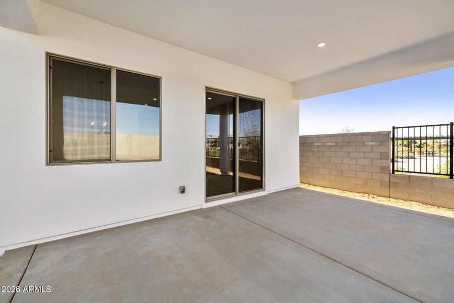LARGE COVERED BACK PATIO