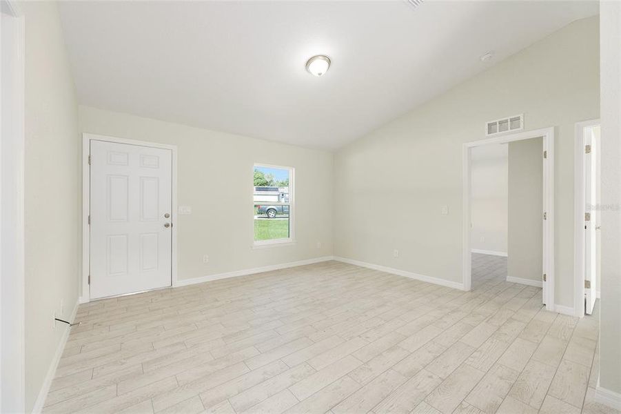 Spacious, unfurnished interior of a new home in , Ocala (Image 30).