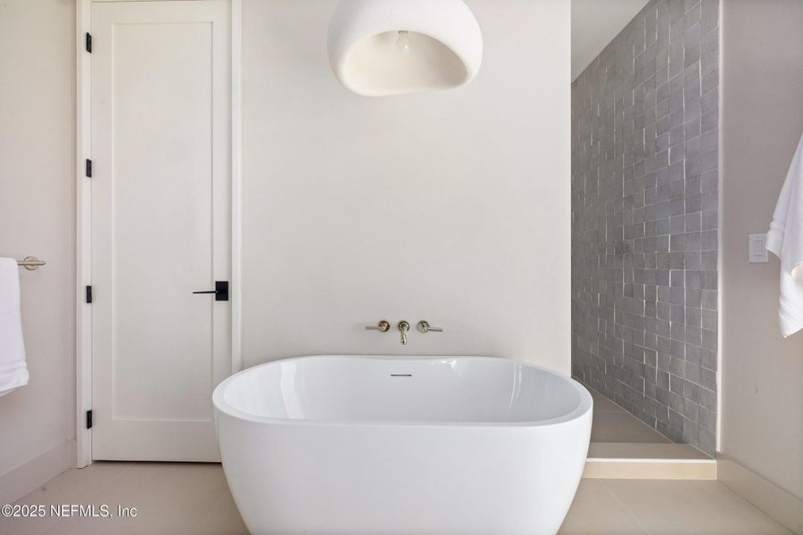 Close-up of interior finishes inside a home in , Atlantic Beach (Image 21).