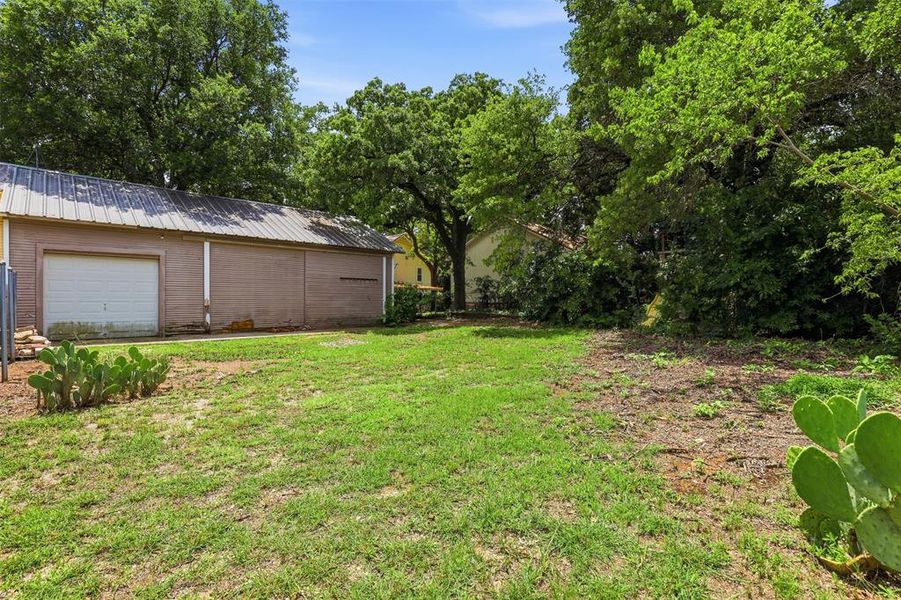 Exterior details and patio area of a home in , Weatherford (Image 18). Exterior details and patio area of a home in , Weatherford (Image 18).