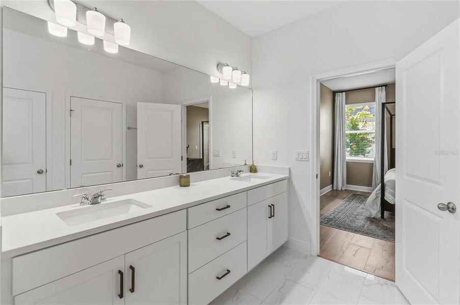 Furnished interior view inside a new home in , Clermont (Image 33).