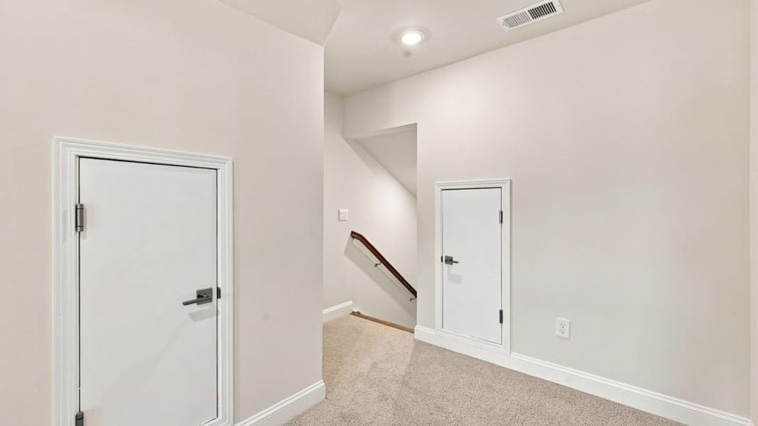 Spacious, unfurnished interior of a new home in Shadowood, Seneca (Image 25).