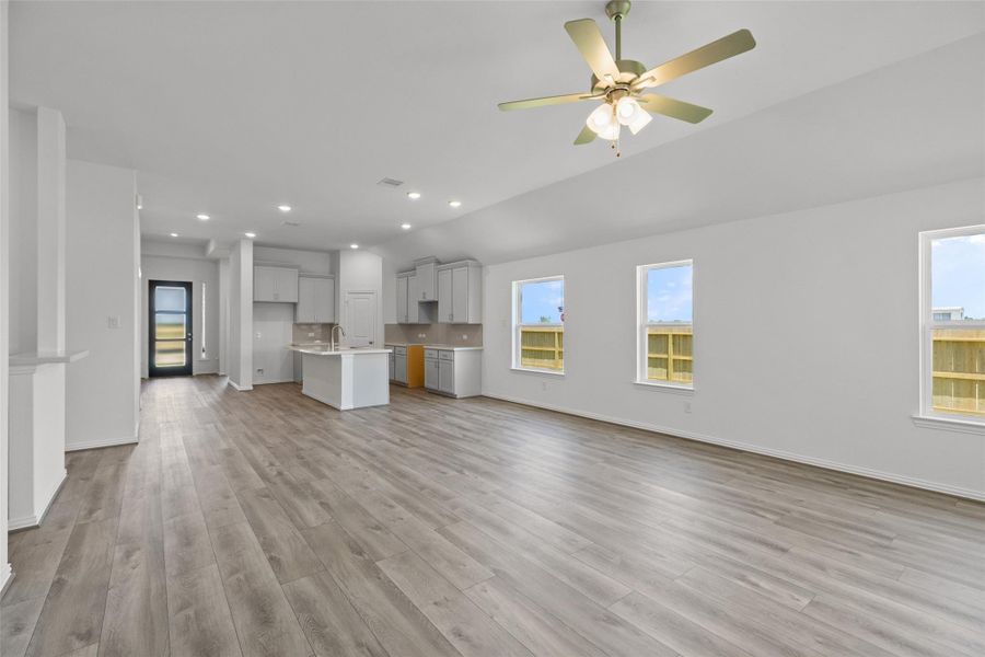 Spacious, unfurnished interior of a new home in Azalea, Katy (Image 25).