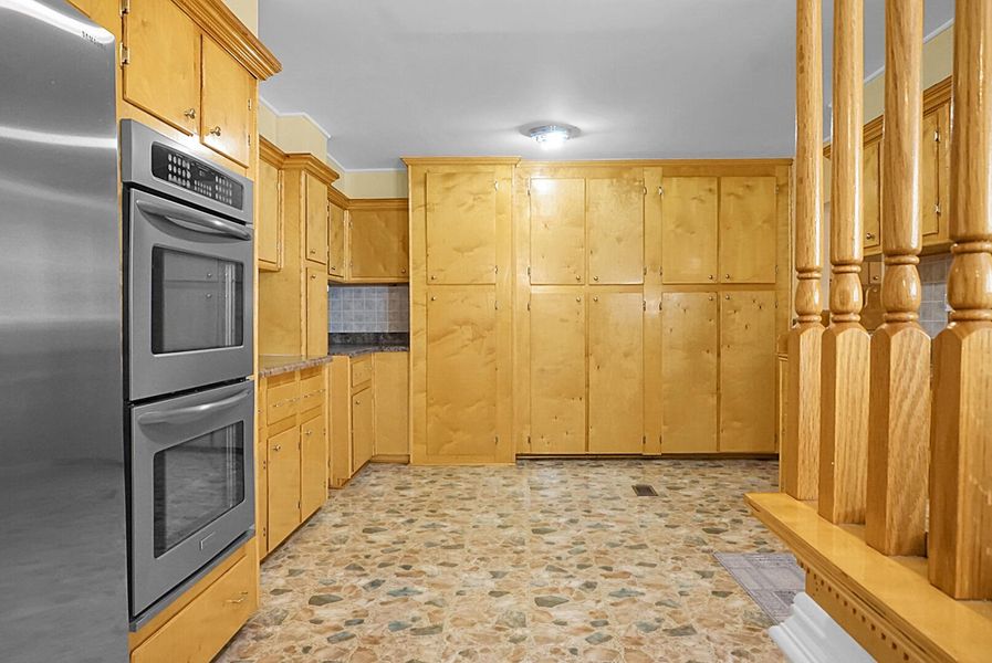 Image 103 of a home in .