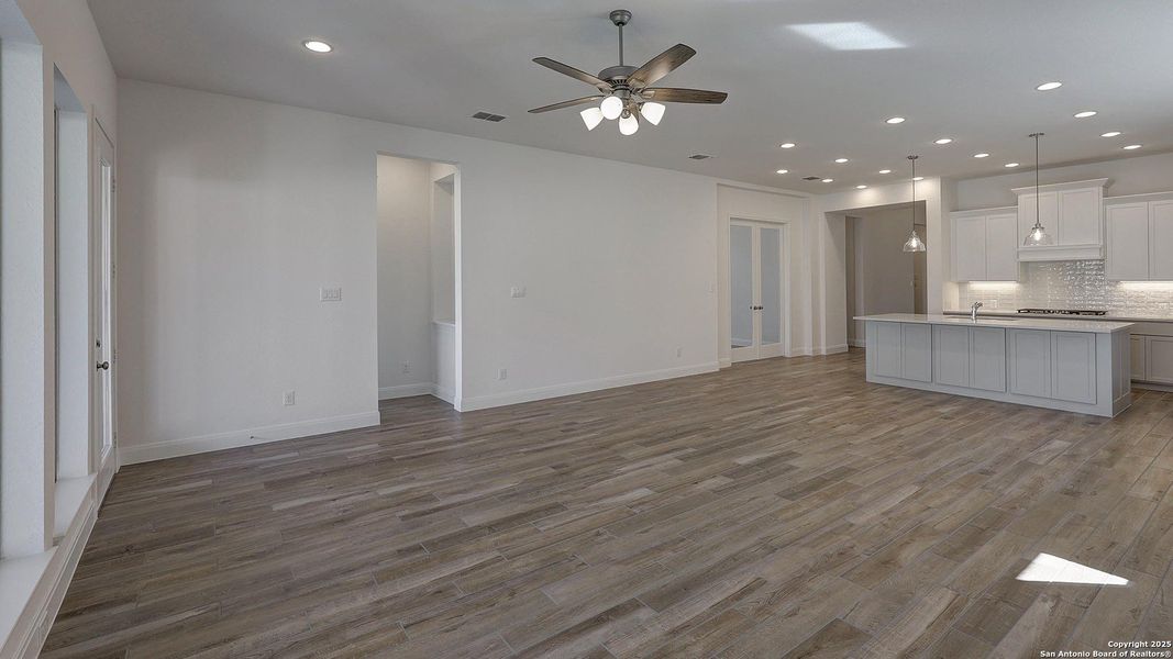 Spacious, unfurnished interior of a new home in Kallison Ranch 50', San Antonio (Image 22).