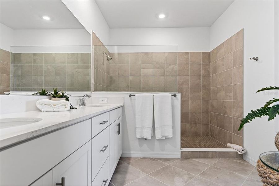 Furnished interior view inside a new home in , Venice (Image 17).