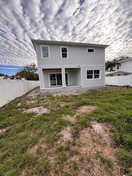 Exterior details and patio area of a home in , Tampa (Image 4).