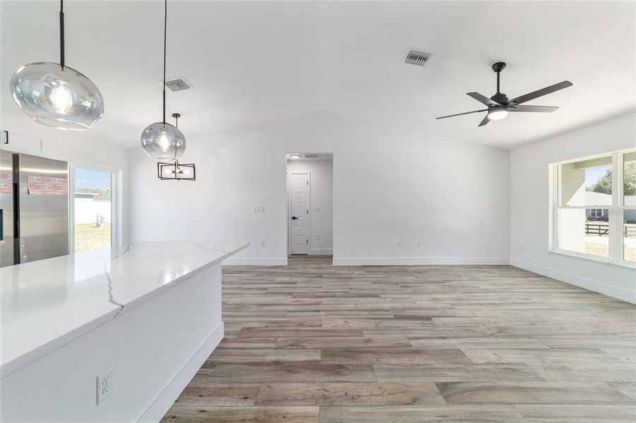 Spacious, unfurnished interior of a new home in , Dunnellon (Image 24).