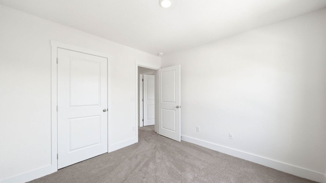 Spacious, unfurnished interior of a new home in Cherokee Crossing, Kodak (Image 21).