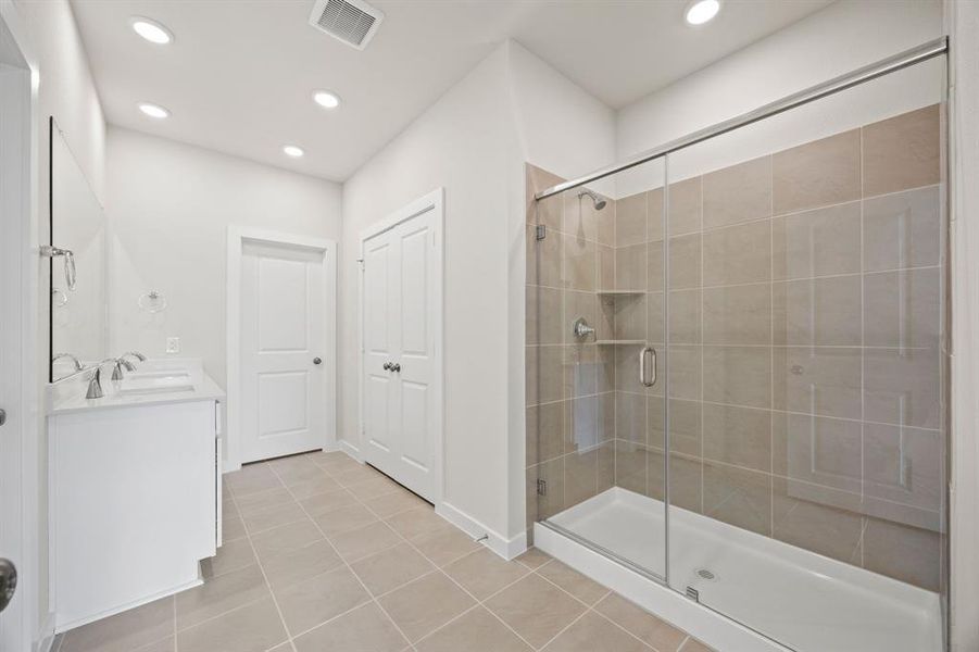 Image 21 of a home in The Estates Collection at Overland Grove.