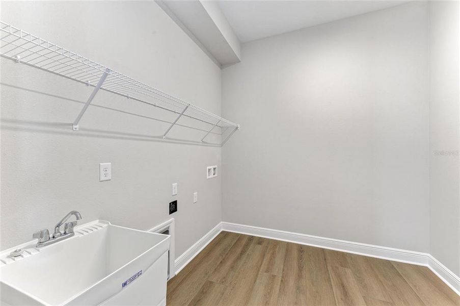 Spacious, unfurnished interior of a new home in , Venice (Image 31).