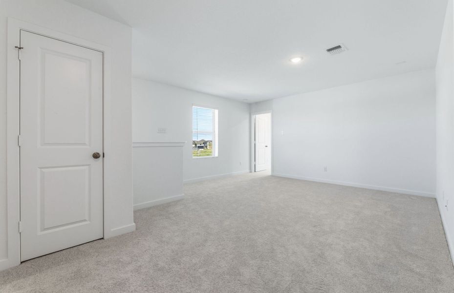 Spacious, unfurnished interior of a new home in Sonterra, Jarrell (Image 11).
