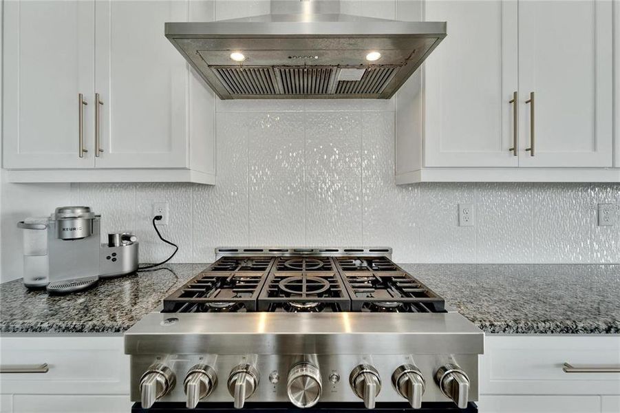 Furnished interior view inside a new home in , Treasure Island (Image 42).