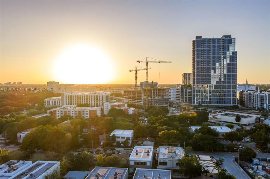 Condo located in Miami, FL showcasing its design and architecture (Image 6).