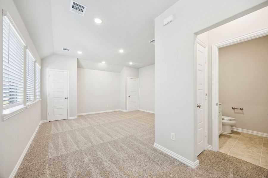 Spacious, unfurnished interior of a new home in Avondale, Fate (Image 28).