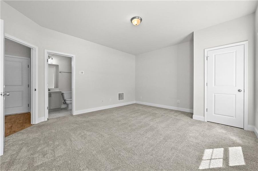 Spacious, unfurnished interior of a new home in , Sugar Hill (Image 24).