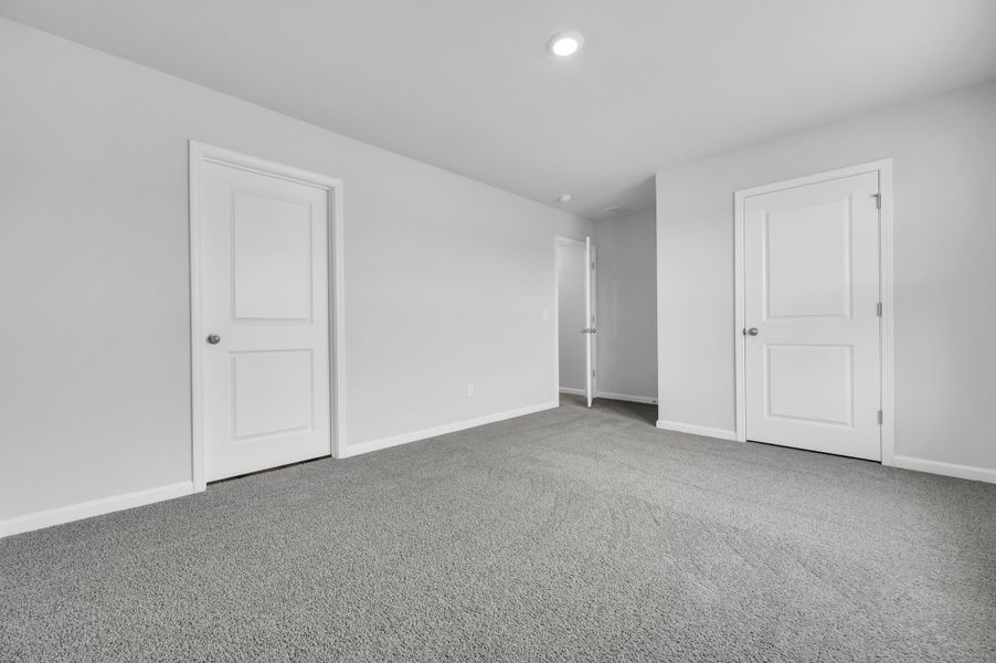 Spacious, unfurnished interior of a new home in Carolina Groves, Moncks Corner (Image 19).