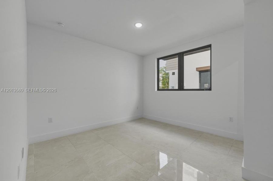 Spacious, unfurnished interior of a new home in , Dania Beach (Image 27).