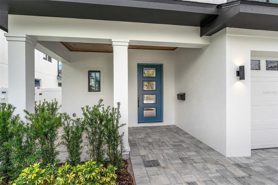 Exterior details and patio area of a home in , Orlando (Image 32).