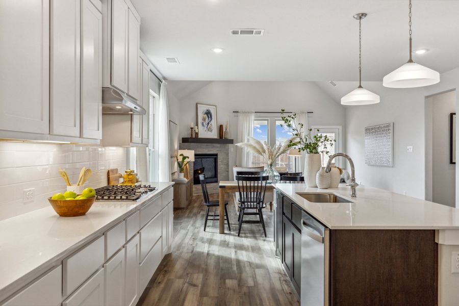 Furnished interior view inside a new home in Dove Hollow, Waxahachie (Image 9).
