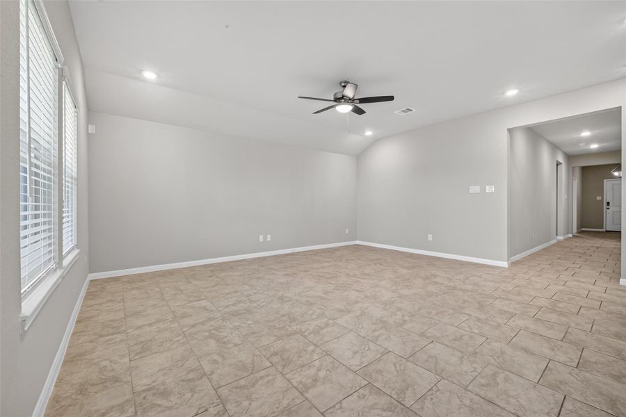 Spacious, unfurnished interior of a new home in , Texas City (Image 45).