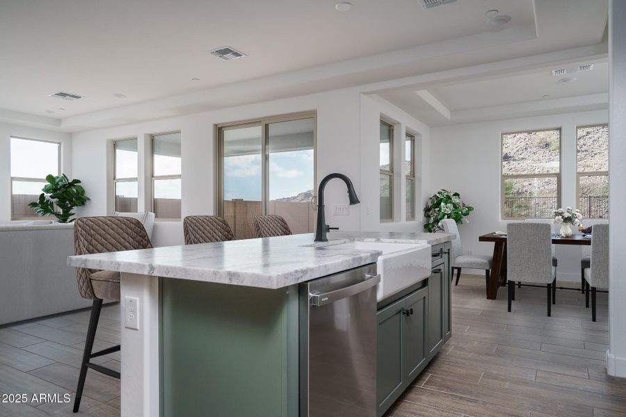 9VS) KITCHEN 9VS) KITCHEN