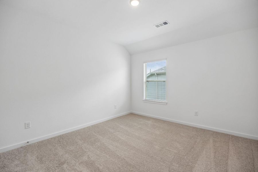 Spacious, unfurnished interior of a new home in Ellerden, Tomball (Image 11).