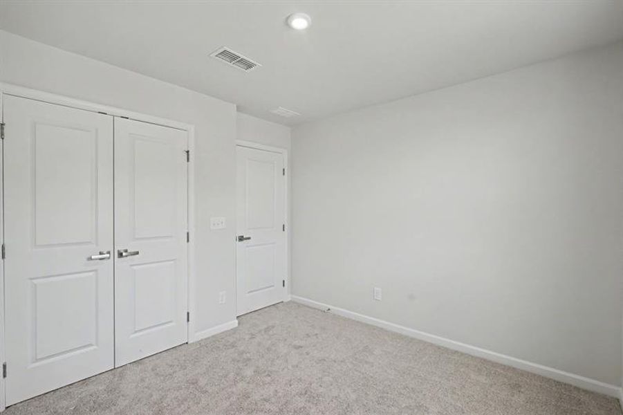 Spacious, unfurnished interior of a new home in Sterling Oaks, Ash (Image 18).