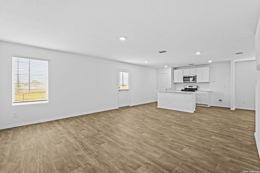 Spacious, unfurnished interior of a new home in Preserve at Medina, Von Ormy (Image 12).