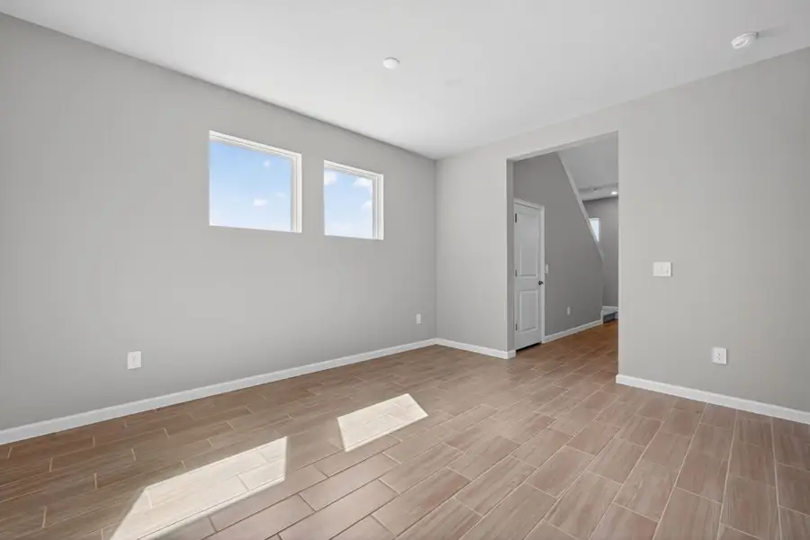 Spacious, unfurnished interior of a new home in Crosswind Ranch, Parrish (Image 11).