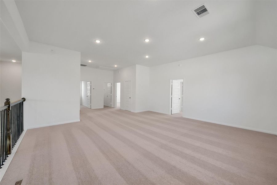 Spacious, unfurnished interior of a new home in Stone Creek Ranch, Hockley (Image 34).